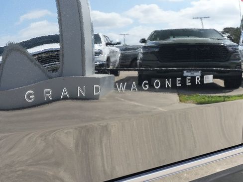 New 2026 Jeep Grand Wagoneer Summit AWD/4WD image 20