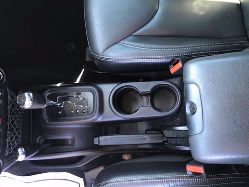 Used 2016 Jeep Wrangler Unlimited Sahara w/ Dual Top Group AWD/4WD image 31