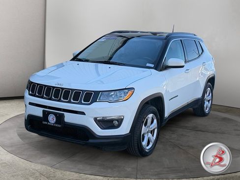 Used 2019 Jeep Compass Latitude w/ Popular Equipment Group AWD/4WD image 3