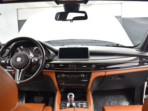 Used 2018 BMW X5 M image 8