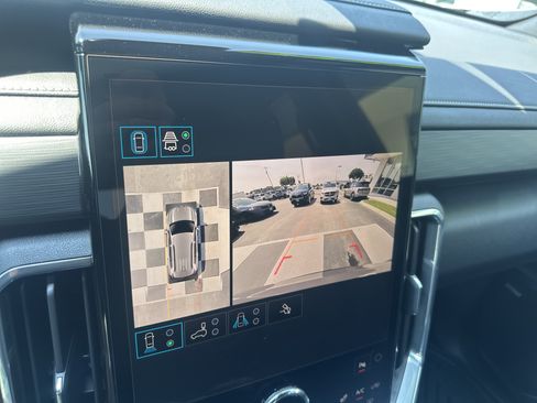Used 2026 GMC Acadia Elevation w/ Elevation Premium Package FWD image 18