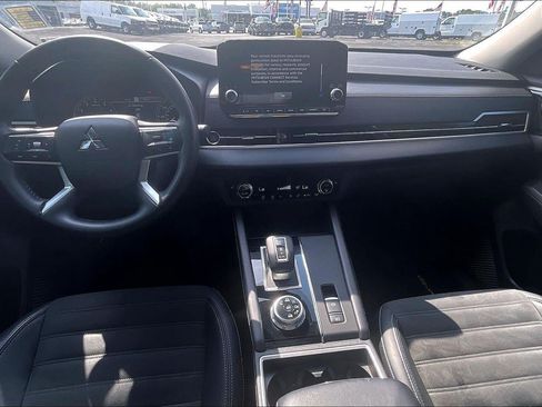 Used 2024 Mitsubishi Outlander SE AWD/4WD image 16