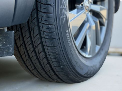 Used 2023 Nissan Pathfinder S image 9