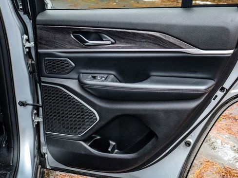 Used 2024 Jeep Grand Cherokee Limited 4xe image 40