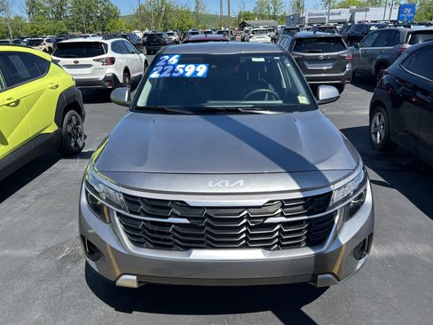 Used 2026 Kia Seltos LX AWD/4WD image 2