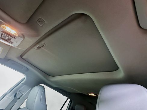 Used 2020 Toyota Highlander XLE image 26