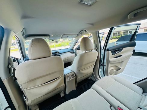 Used 2016 Nissan Rogue S w/ Appearance Package FWD image 17