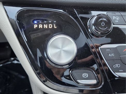 Used 2022 Chrysler Pacifica Limited image 12