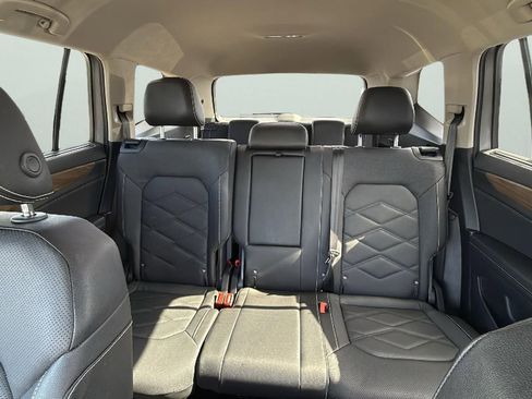 Used 2025 Volkswagen Atlas SE image 26