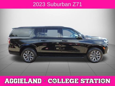Used 2023 Chevrolet Suburban Z71 w/ Luxury Package AWD/4WD image 2