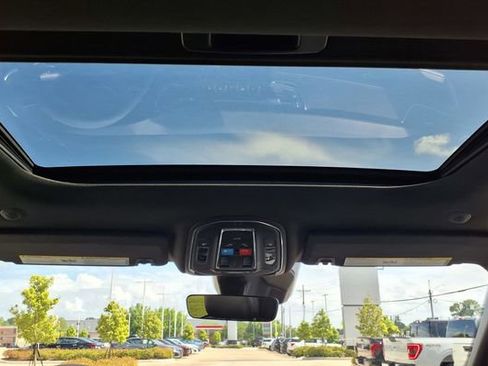 Used 2025 Jeep Grand Cherokee Altitude image 25