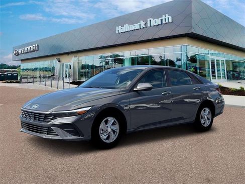 New 2026 Hyundai Elantra SE image 2