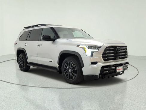 Used 2025 Toyota Sequoia Limited w/ Tow Technology Package AWD/4WD image 3