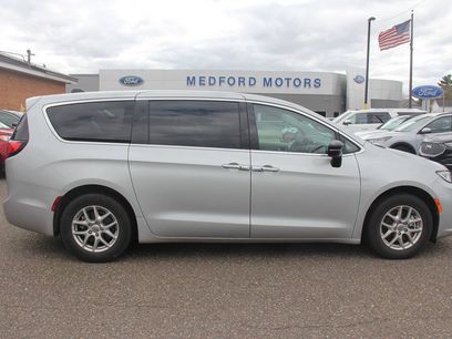 Used 2024 Chrysler Pacifica Touring-L