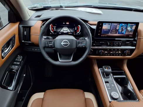 New 2026 Nissan Pathfinder Platinum image 14