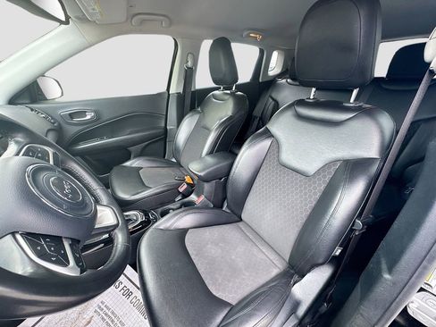 Used 2018 Jeep Compass Latitude AWD/4WD image 19