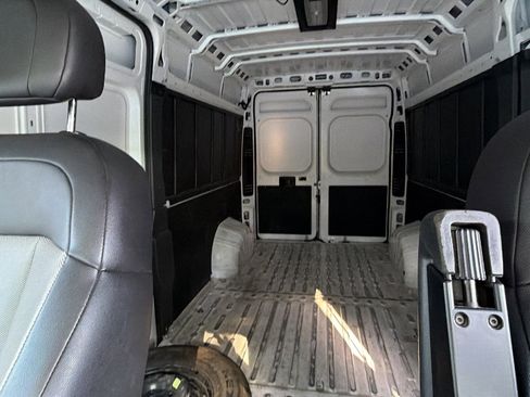 Used 2024 RAM ProMaster 2500 w/ Convenience Group FWD image 19