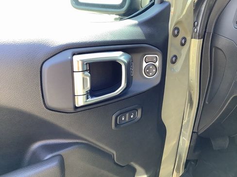 New 2025 Jeep Wrangler Rubicon w/ XTREMEE 35" Tire Package image 10