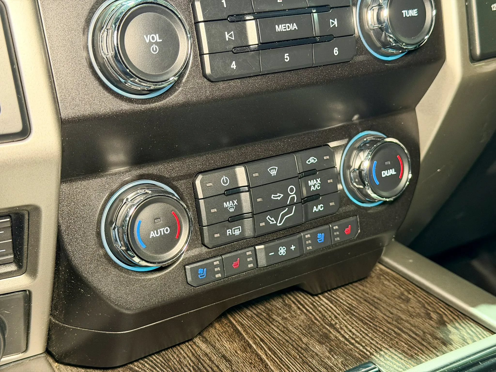 Used 2021 Ford F350 Lariat AWD/4WD image 20