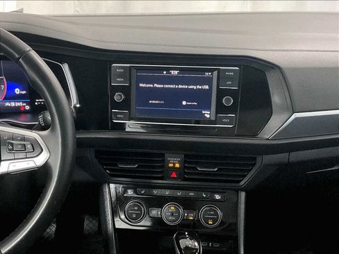 Used 2024 Volkswagen Jetta SE w/ Panoramic Sunroof Package image 18