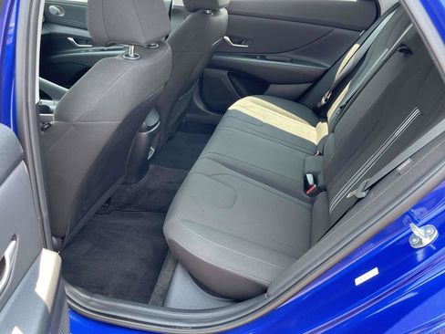 Certified 2025 Hyundai Elantra SEL FWD image 10