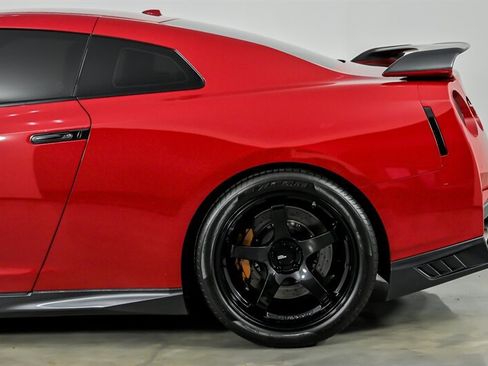 Used 2018 Nissan GT-R Premium AWD/4WD image 9