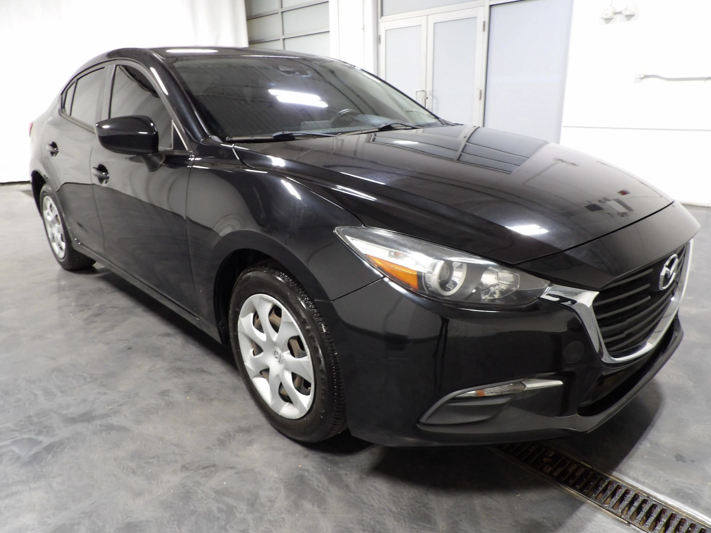 Used 2018 MAZDA MAZDA3 Sport FWD image 2