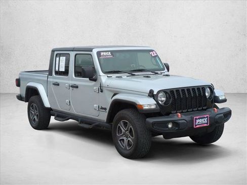 Used 2022 Jeep Gladiator Sport image 3