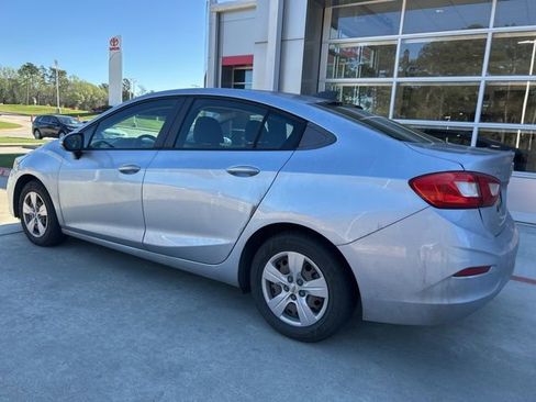 Used 2017 Chevrolet Cruze LS image 4