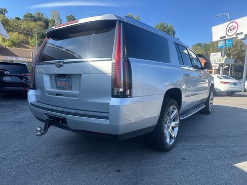 Used 2018 Cadillac Escalade ESV Luxury RWD image 5