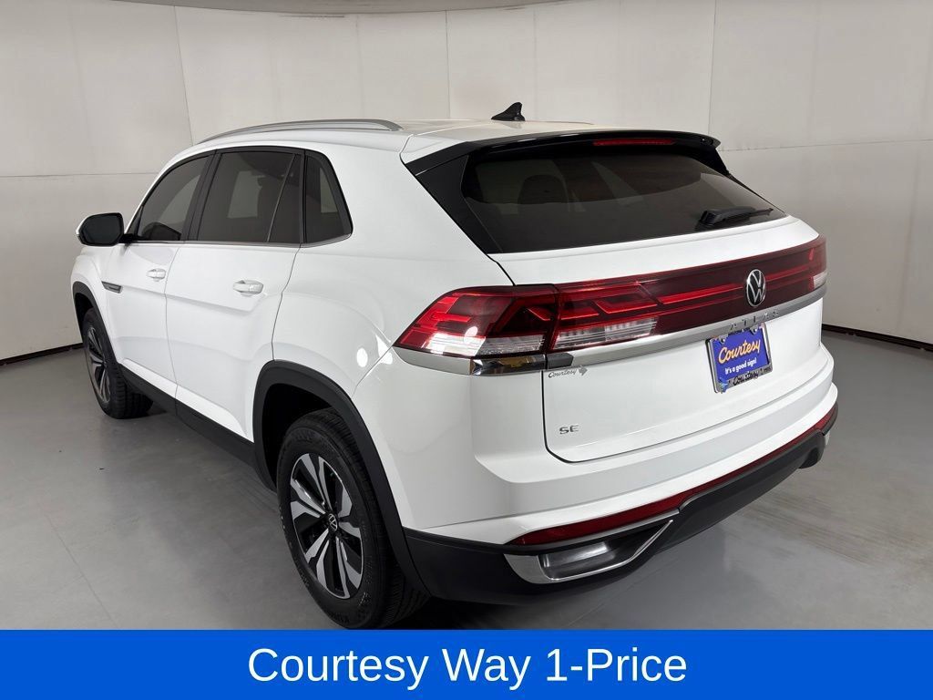 Used 2024 Volkswagen Atlas Cross Sport SE FWD image 8