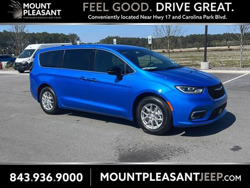 New 2026 Chrysler Pacifica Select image 1