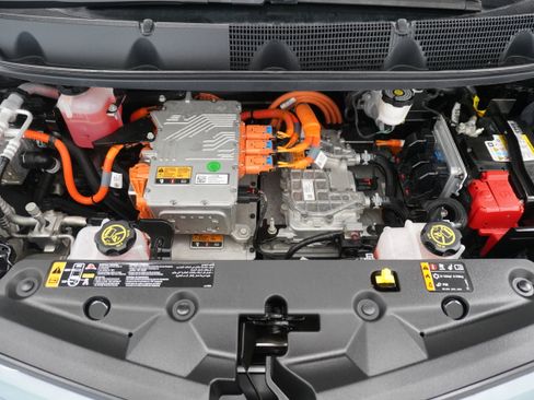 Used 2019 Chevrolet Bolt Premier w/ Infotainment Package image 27