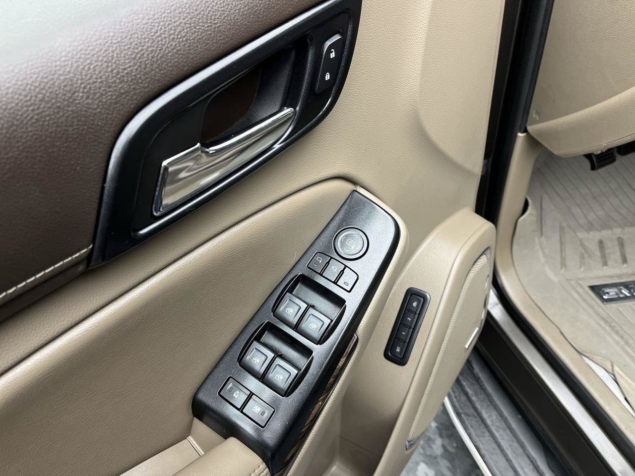 Used 2019 GMC Yukon SLT w/ HD Trailering Package AWD/4WD image 9