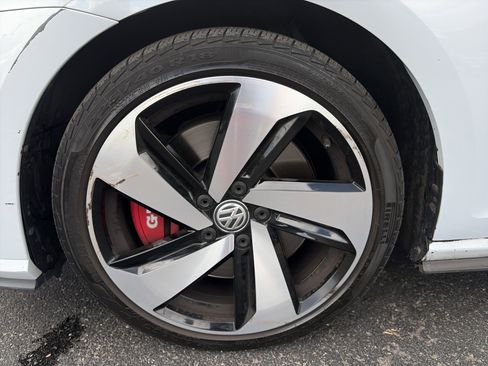 Used 2018 Volkswagen GTI SE w/ SE Leather Package FWD image 9