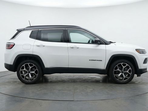Used 2025 Jeep Compass Limited AWD/4WD image 11