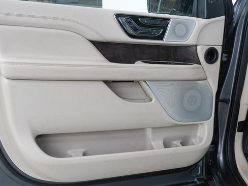Used 2021 Lincoln Navigator Reserve w/ Luxury Package AWD/4WD image 20