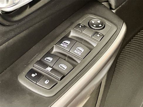 Used 2021 Jeep Cherokee Latitude Plus AWD/4WD image 21