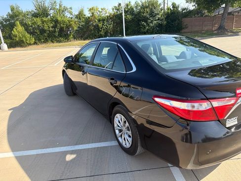 Used 2015 Toyota Camry LE FWD image 5