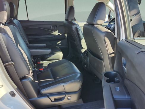 Used 2019 Honda Pilot Touring image 16