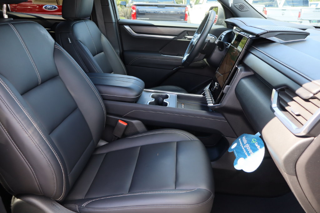 Certified 2026 GMC Acadia Elevation w/ Elevation Premium Package FWD image 29