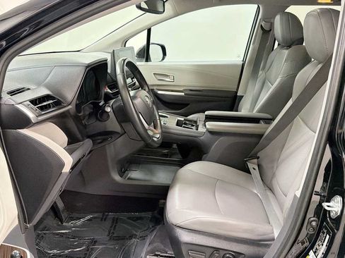 Certified 2022 Toyota Sienna XLE FWD image 13