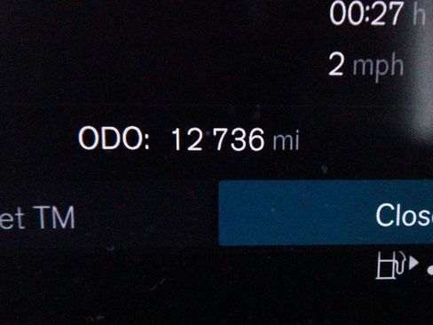 Certified 2025 Volvo XC40 B5 Plus image 5