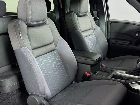 Used 2025 Nissan Frontier SV image 35