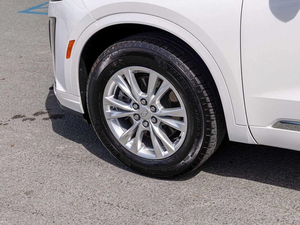 Used 2024 Cadillac XT6 Luxury w/ LPO, Floor Liner Package AWD/4WD image 7