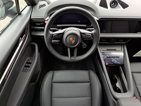 Used 2025 Porsche Macan 4S Electric AWD/4WD image 17
