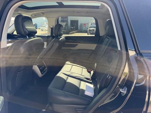 Used 2025 Lincoln Nautilus Premier w/ Equipment Group 102A AWD/4WD image 8