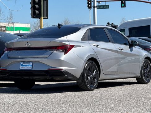 Used 2023 Hyundai Elantra SEL image 9