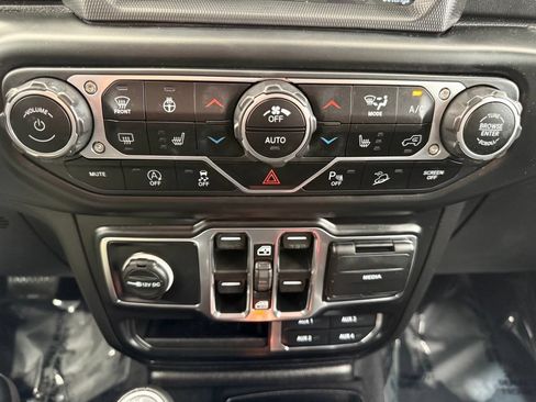 Used 2021 Jeep Wrangler Unlimited Sahara AWD/4WD image 43