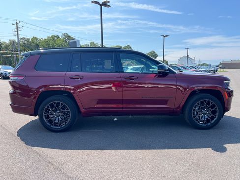 Used 2025 Jeep Grand Cherokee L Summit w/ Obsidian Package AWD/4WD image 12